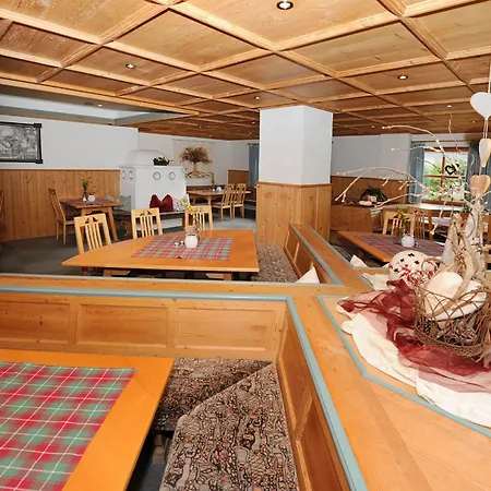 Bed & Breakfast Wohlfuehlpension Tirolerhof 3*