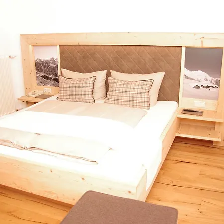 Bed & Breakfast Wohlfuehlpension Tirolerhof